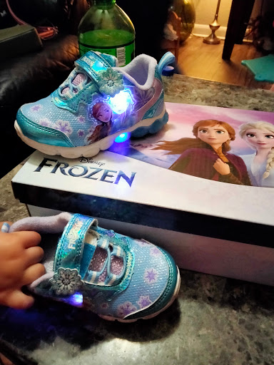 Shoe Store «Shoe Carnival», reviews and photos, 12556 Westheimer Rd, Houston, TX 77077, USA