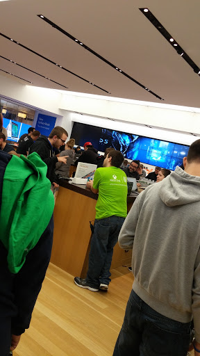 Computer Store «Microsoft Store - Freehold Raceway Mall», reviews and photos, 3710 U.S. 9, Freehold, NJ 07728, USA