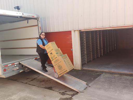 Truck Rental Agency «U-Haul Moving & Storage of Stone Mountain», reviews and photos, 4940 Memorial Dr, Stone Mountain, GA 30083, USA