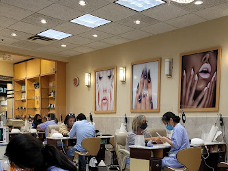 LA NAILS & SPA LAWSON HEIGHT MALL