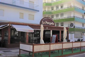 Cervecería Restaurante La Pérgola image