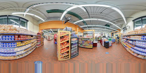 Produce Market «Rogers Park Fruit Market», reviews and photos, 7401 N Clark St, Chicago, IL 60626, USA