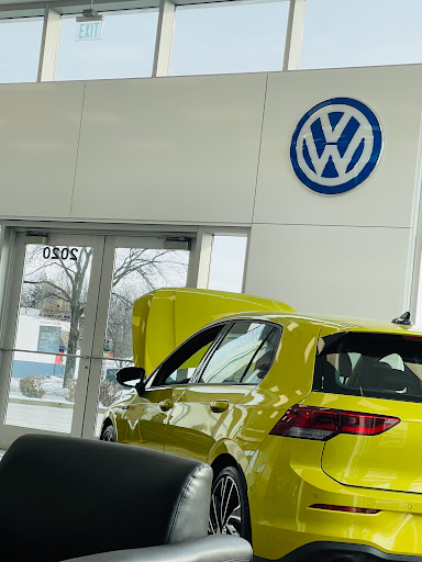 Volkswagen Dealer «Pugi Volkswagen», reviews and photos, 2020 Ogden Ave, Downers Grove, IL 60515, USA