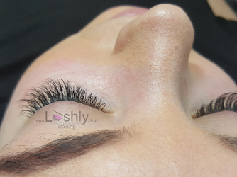 Lashly Eyelash Extensions and Training