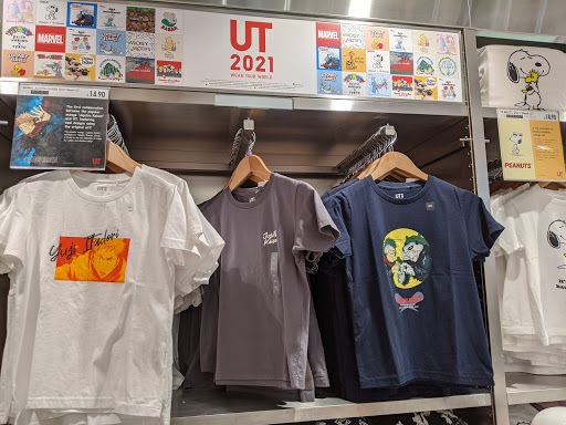 Stores to buy women's t-shirts Toronto