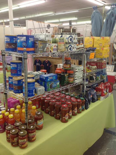 Flea Market «Streetsboro Flea Market - Furniture, Antiques, Collectibles», reviews and photos, 1513 Streetsboro Rd, Streetsboro, OH 44241, USA