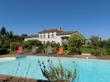 Les Tilleuls Gites & chambre d' à Échebrune