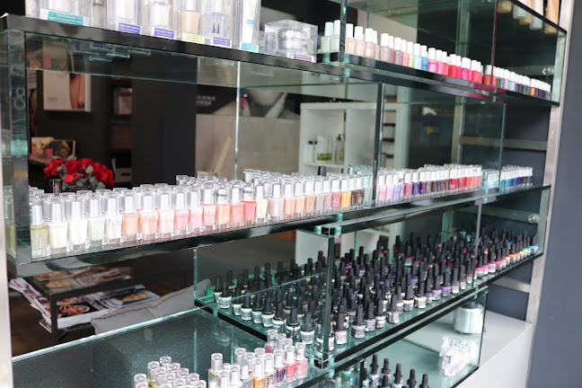 Comments and reviews of London School of Beauty & Makeup