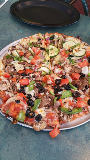 Pizza Restaurant «Round Table Pizza», reviews and photos, 202 9th St, Marysville, CA 95901, USA