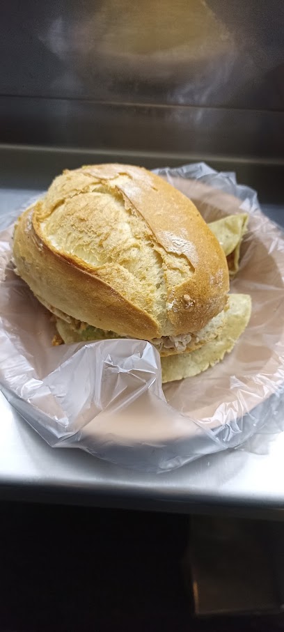 Tacos y Tortas de lechón “El Güero”