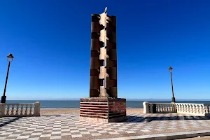 Monumento de la Luz image