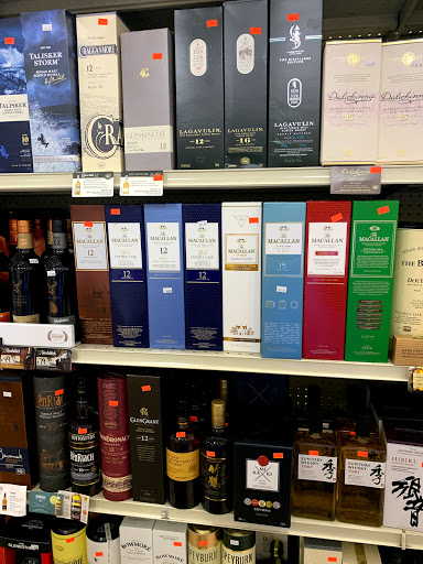 Liquor Store «Norman’s Liquors and Fine Wines», reviews and photos, 5235 Gulf Blvd, St Pete Beach, FL 33706, USA