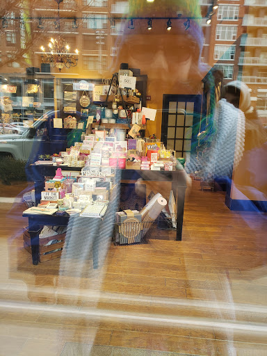 Shopping Mall «The Shops at Roosevelt Collection», reviews and photos, 150 W Roosevelt Rd, Chicago, IL 60605, USA