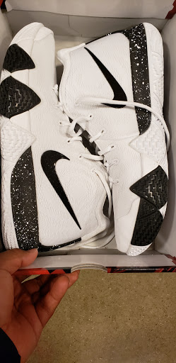 Sporting Goods Store «Nike Factory Store», reviews and photos, 6170 Grand Ave #569, Gurnee, IL 60031, USA