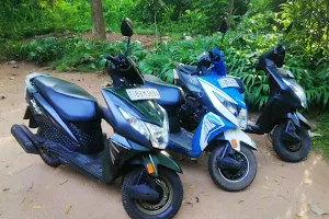 Rent scooter sigiriya image