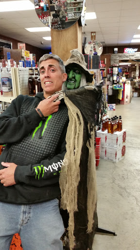 Liquor Store «Lindy Liquor Store», reviews and photos, 613 N Grand Ave, Connersville, IN 47331, USA