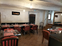 Atmosphère du Restaurant La Petite Fontaine à Collobrières - n°4