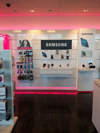 Cell Phone Store «T-Mobile», reviews and photos, 5914 6th Ave, Tacoma, WA 98406, USA