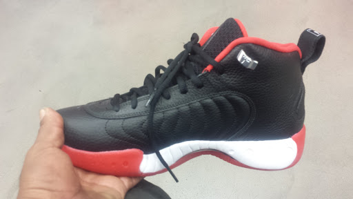 Shoe Store «WSS», reviews and photos, 201 Pacific Coast Hwy, Wilmington, CA 90744, USA