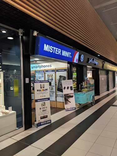 Atelier de réparation de téléphones mobiles Mister Minit Chambéry Carrefour Chambéry