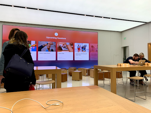 Computer Store «Apple Country Club Plaza», reviews and photos, 227 Nichols Rd, Kansas City, MO 64112, USA