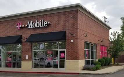 T-Mobile, 2828 S 17th Ave, Broadview, IL 60155, USA, 