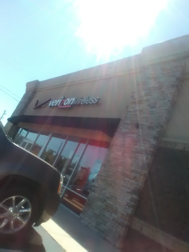 Cell Phone Store «Verizon», reviews and photos, 3945 N Gloster St, Tupelo, MS 38804, USA