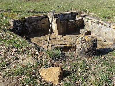Lavoir à Ville-sur-Jarnioux