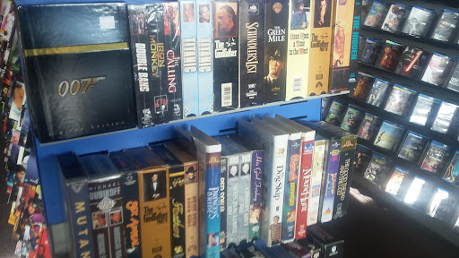 Music Store «Disc Replay», reviews and photos, 1418 Butterfield Rd, Downers Grove, IL 60515, USA