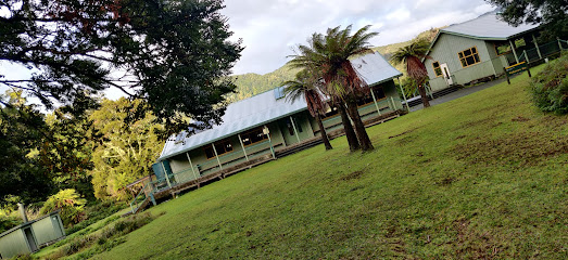 Waiharuru Hut