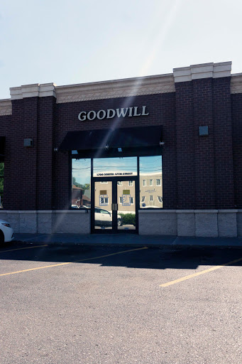 Thrift Store «Goodwill Computer & Electronics», reviews and photos