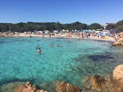Capriccioli Plajı (Doğu)'in fotoğrafı imkanlar alanı