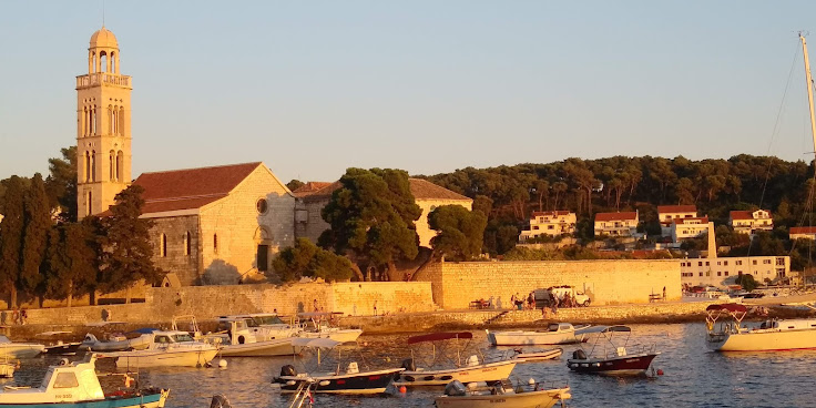 Hvar by null