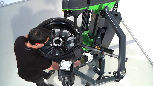 Photo 1 - Garage Richard