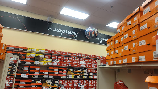 Shoe Store «Shoe Carnival», reviews and photos, 5802 E Virginia Beach Blvd, Norfolk, VA 23502, USA