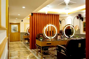Vanity Salon London - Jhansi Branch® image