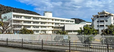 Usami Elementary School