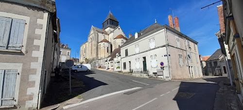 Au pied de la Collégiale à Châtillon-sur-Indre