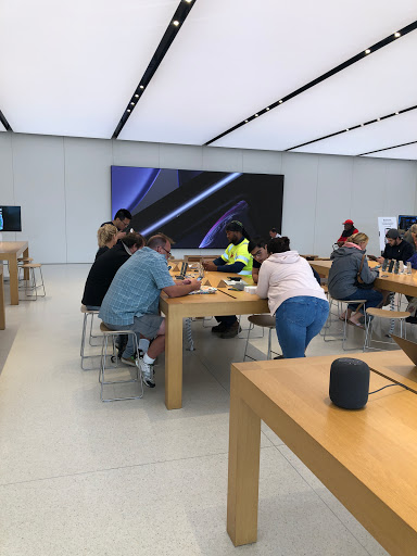 Computer Store «Apple Legacy Place», reviews and photos, 508 Legacy Pl, Dedham, MA 02026, USA