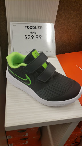 Shoe Store «DSW Designer Shoe Warehouse», reviews and photos, 7670 Richmond Hwy, Alexandria, VA 22306, USA