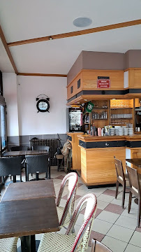 Atmosphère du Restaurant Café de la Mairie à Riom-ès-Montagnes - n°2