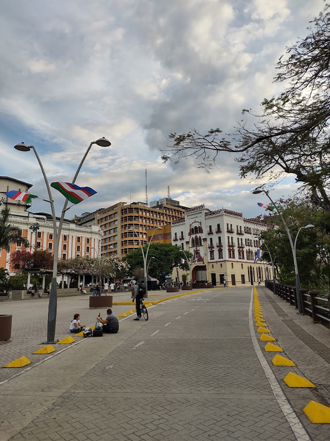 Paseo Boulevar Del Rio