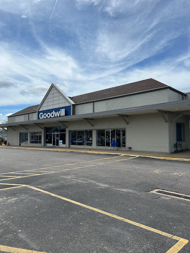 Thrift Store «Goodwill Colonial Heights Retail Store», reviews and photos