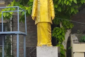 Yanam kapu statues image