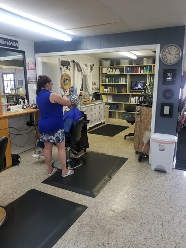 Hair Salon «Creative Styles Hair Salon», reviews and photos, 19 E Jarrard St, Cleveland, GA 30528, USA