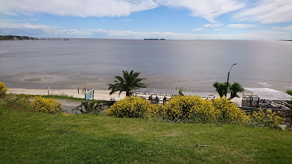 Muelle De Puerto Comercial Colonia