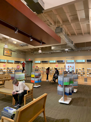 Shoe Store «New Balance», reviews and photos, 270 S Arroyo Pkwy, Pasadena, CA 91105, USA