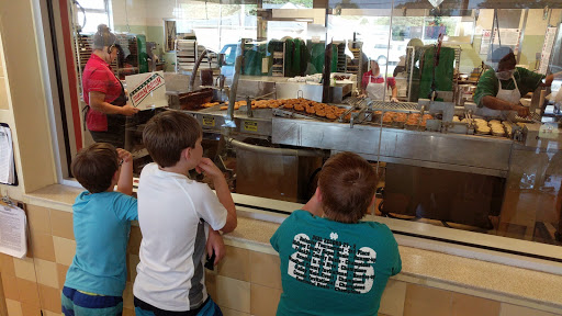 Donut Shop «Krispy Kreme», reviews and photos, 3000 Bardstown Rd, Louisville, KY 40205, USA