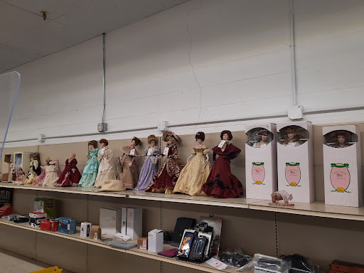 Thrift Store «The Salvation Army Family Stores- Twin Cities», reviews and photos, 1000 E Moore Lake Dr, Fridley, MN 55432, USA