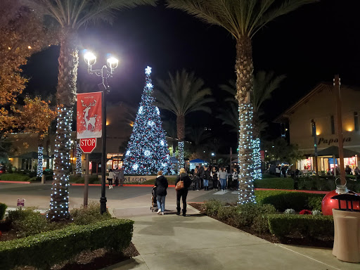 Shopping Mall «Shops At Dos Lagos», reviews and photos, 2780 Cabot Dr #140, Corona, CA 92883, USA